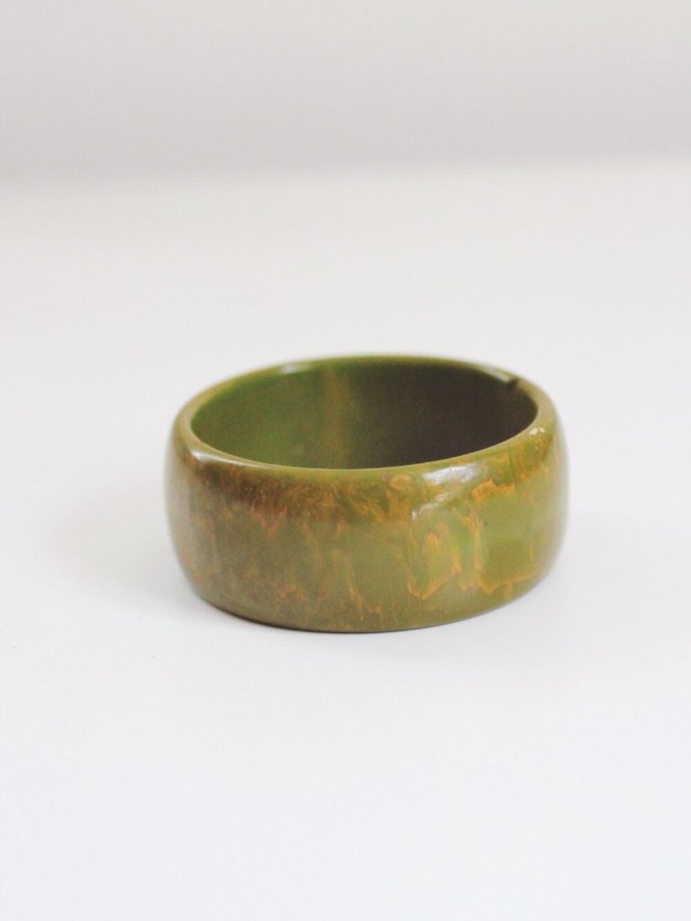 Vintage Creamed Spinach Olive Green Marbled Bakelite Bangle Bracelet Wide Chunky - Picture 6 of 6